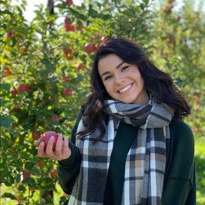 Meet your Posher, Monika